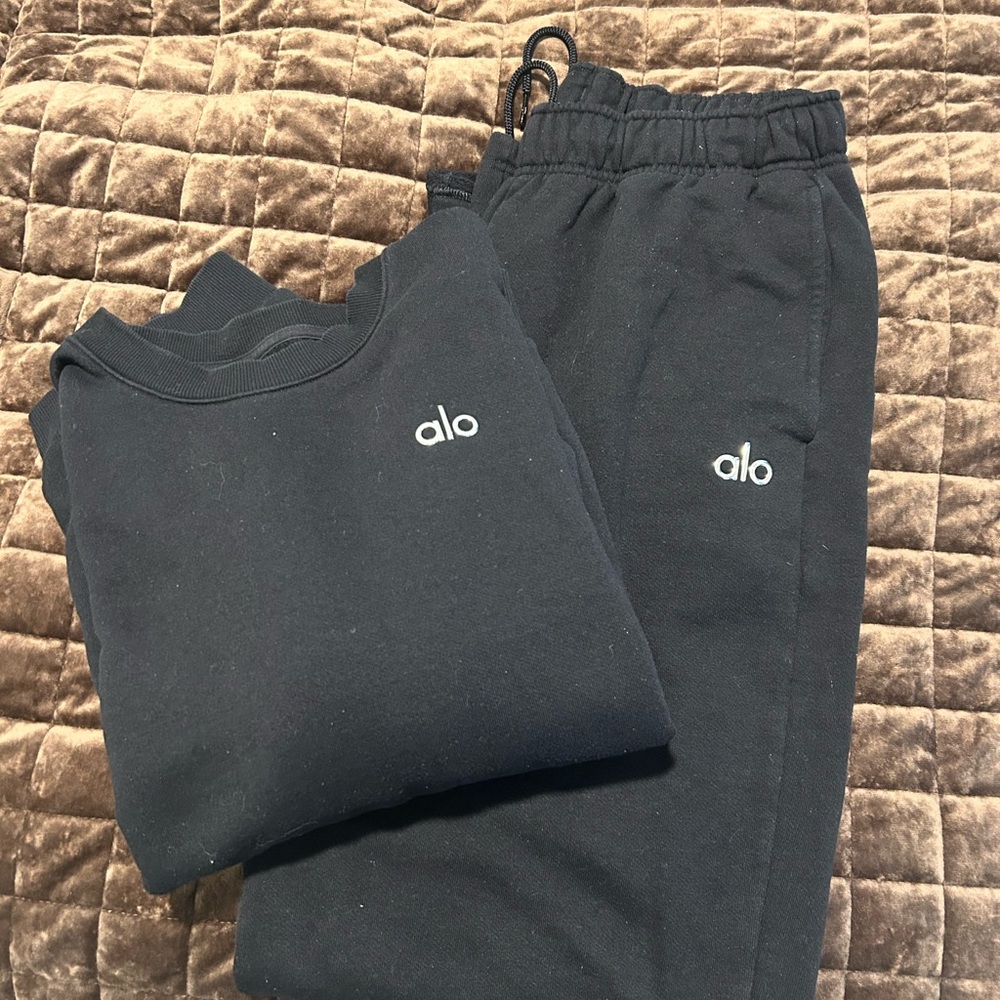ALO Yoga Black Sweatshirt & Joggers Set